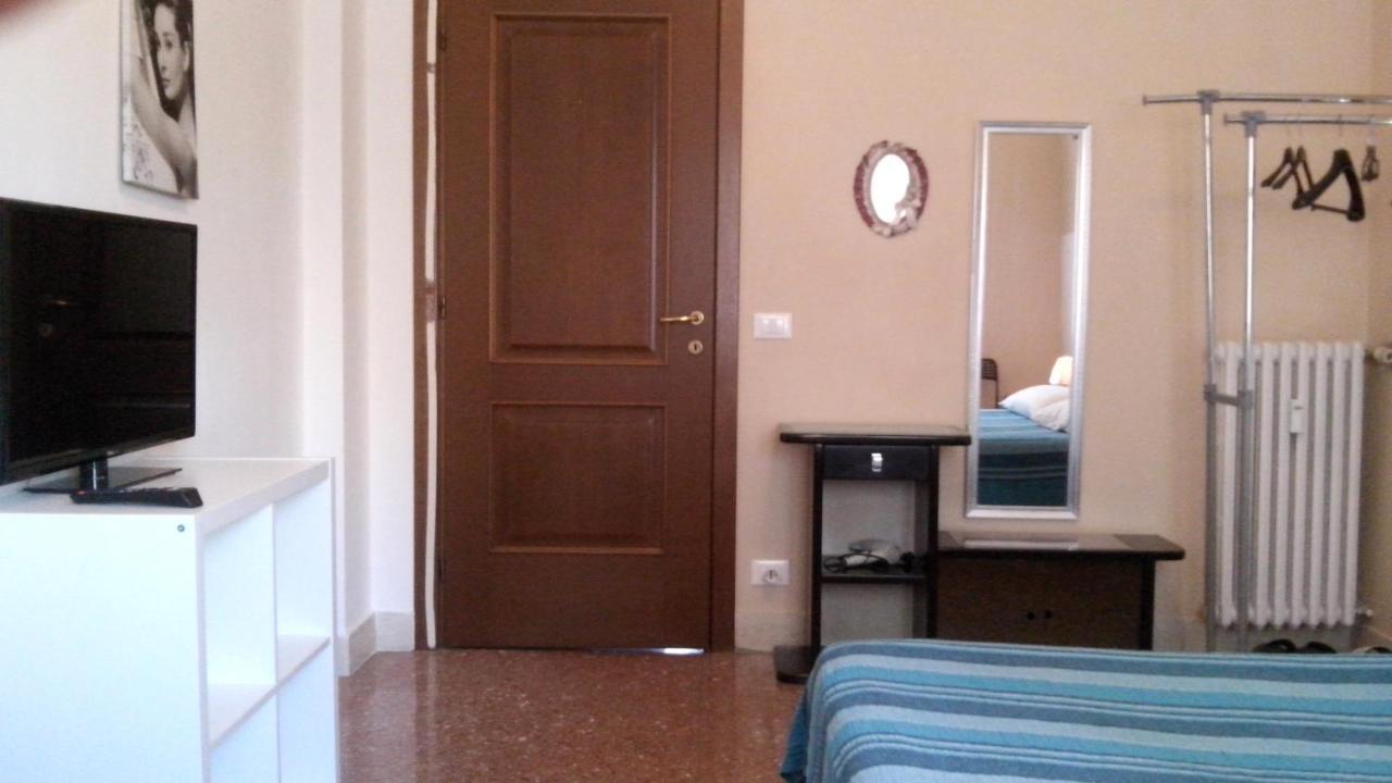 Affittacamere , Rooms Near Trastevere Station Рим Екстер'єр фото