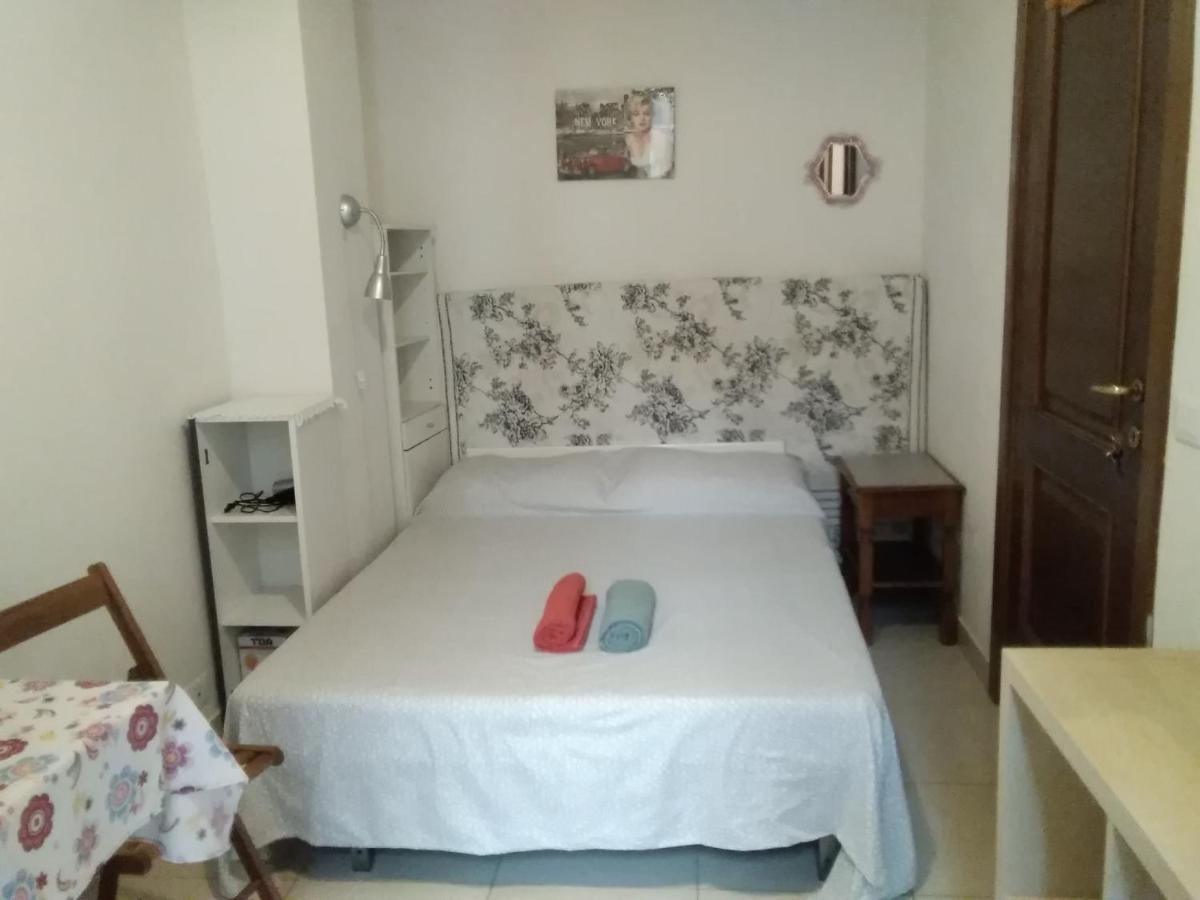 Affittacamere , Rooms Near Trastevere Station Рим Екстер'єр фото